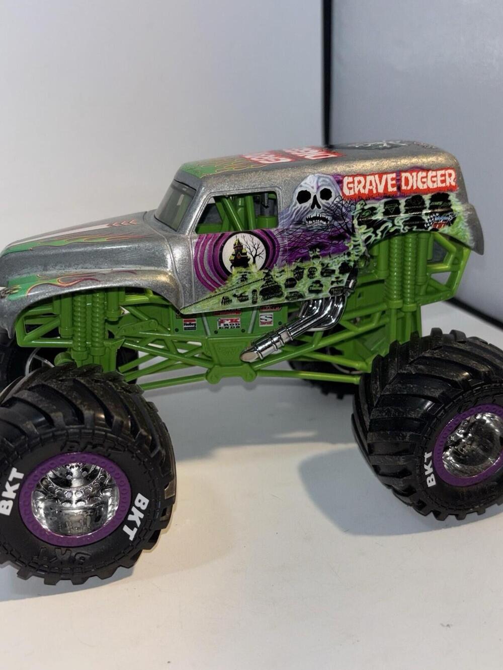 Monster Jam Grave Digger. Grey Purple Silver 1/24 Loose Hot Wheels Big